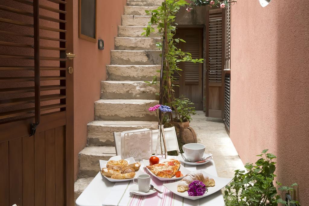トラーパニIl Cortile Fioritoアパートメント エクステリア 写真
