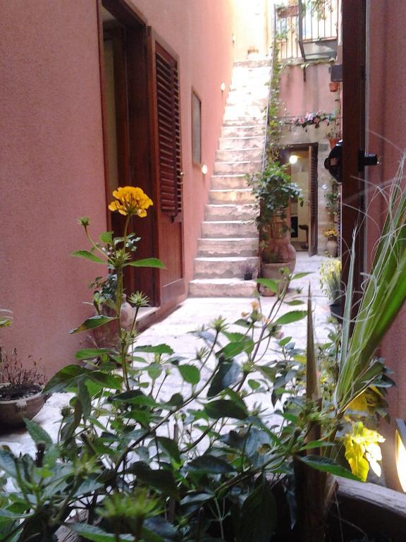 トラーパニIl Cortile Fioritoアパートメント エクステリア 写真